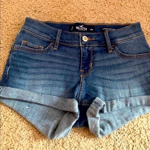 Hollister Low Rise Short-Short.